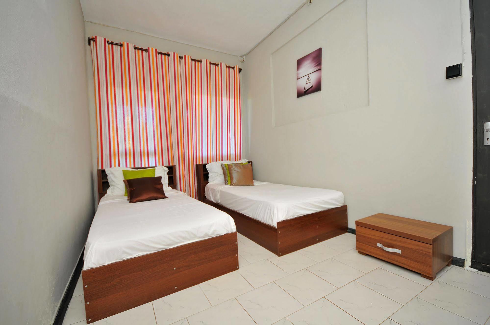 Flic-en-Flacq West Palm Inn מראה חיצוני תמונה